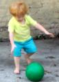 Toodler-skittlle-run-squat_0.jpg